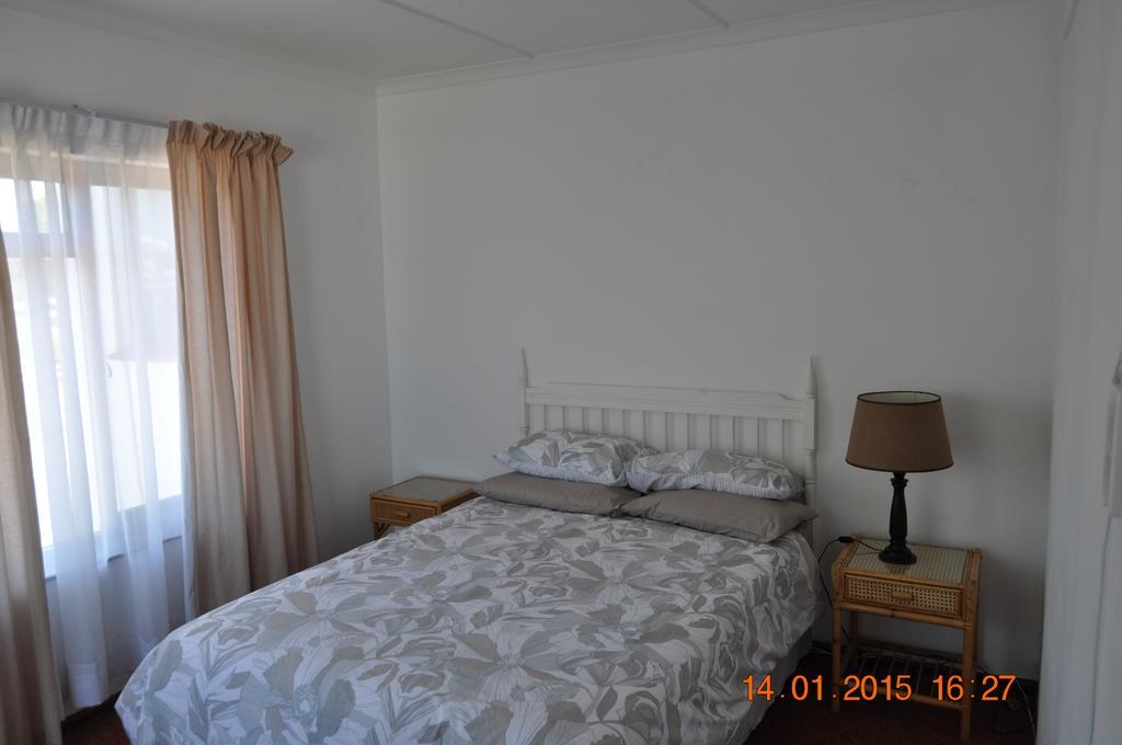 Backpacker Apartments Plettenberg Bay Room photo