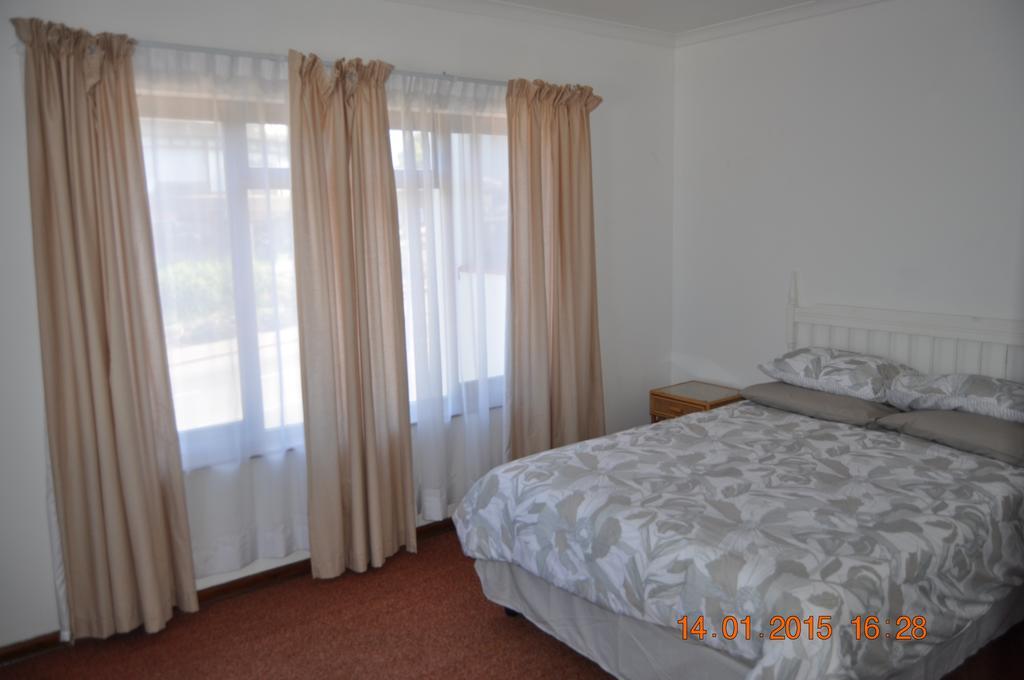 Backpacker Apartments Plettenberg Bay Room photo