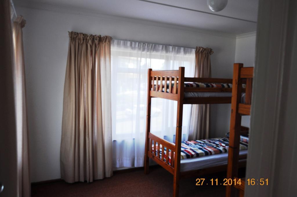 Backpacker Apartments Plettenberg Bay Exterior photo