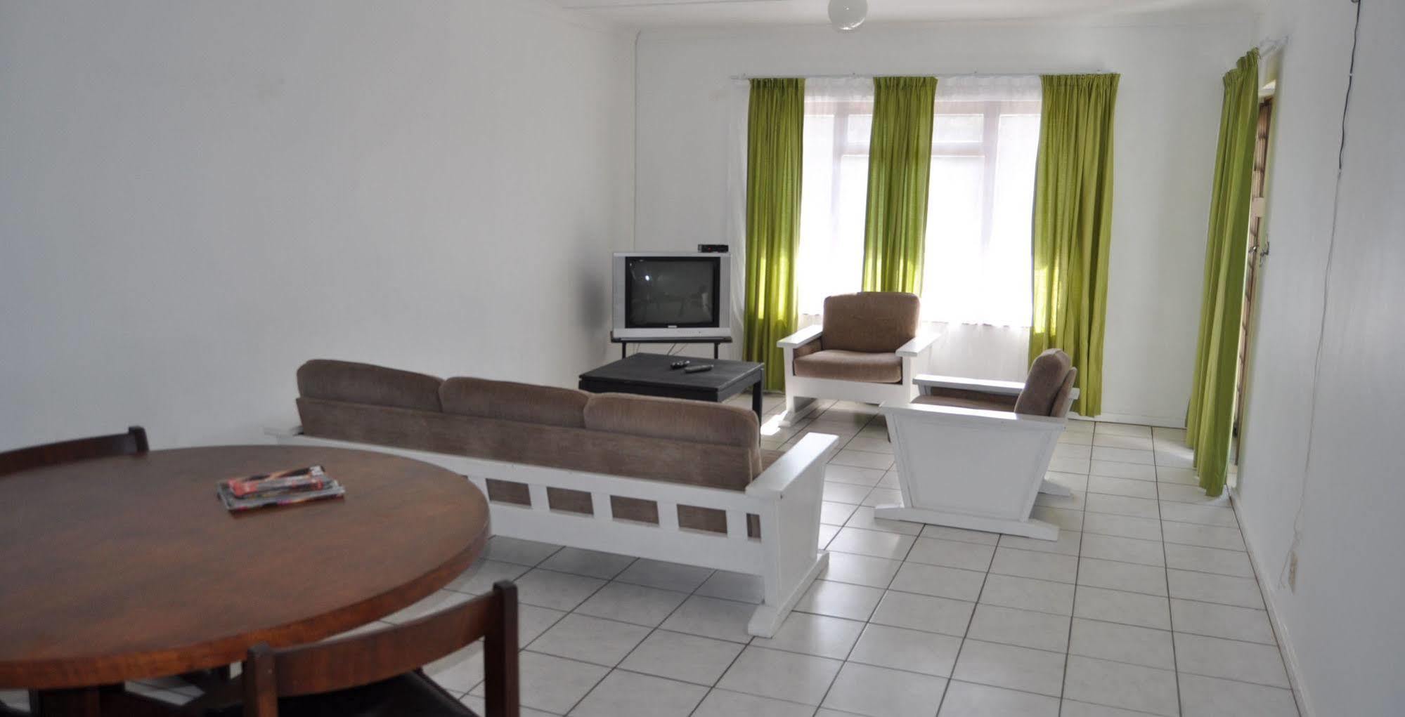 Backpacker Apartments Plettenberg Bay Exterior photo