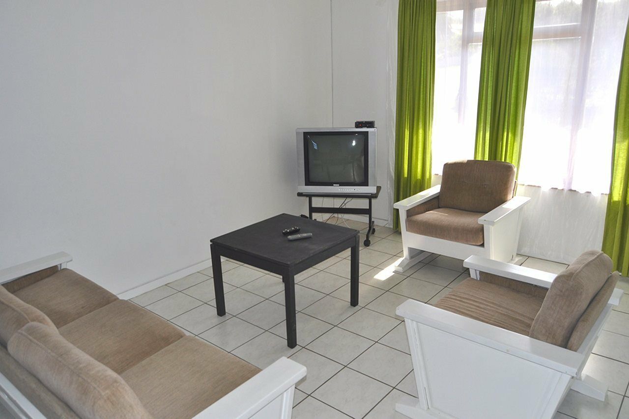 Backpacker Apartments Plettenberg Bay Exterior photo
